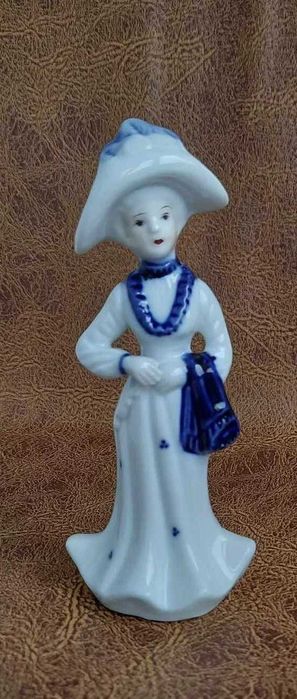 Средни и малки порцеланови фигурки от Нидерландия, Египет, Хърватска