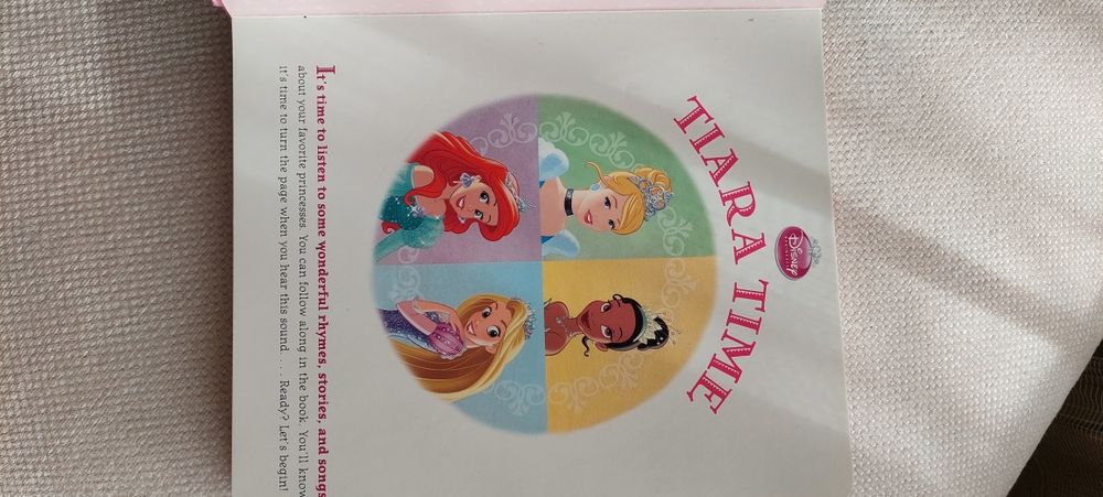 DISNEY с принцеси и диск - книжка за деца на английски език