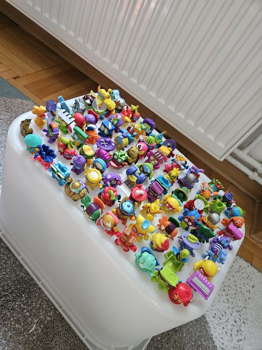 Colecție SuperThings XXL – peste 80 de figurine + seturi mari + vehicule