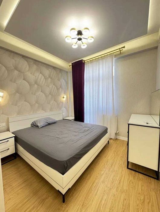 8-кварталда EVRO HITECH квартира, 1 ёки 2та кизга шерикликка безмаклер