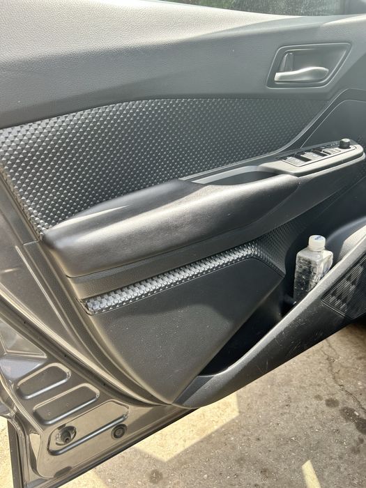 Салон за Toyota CHR