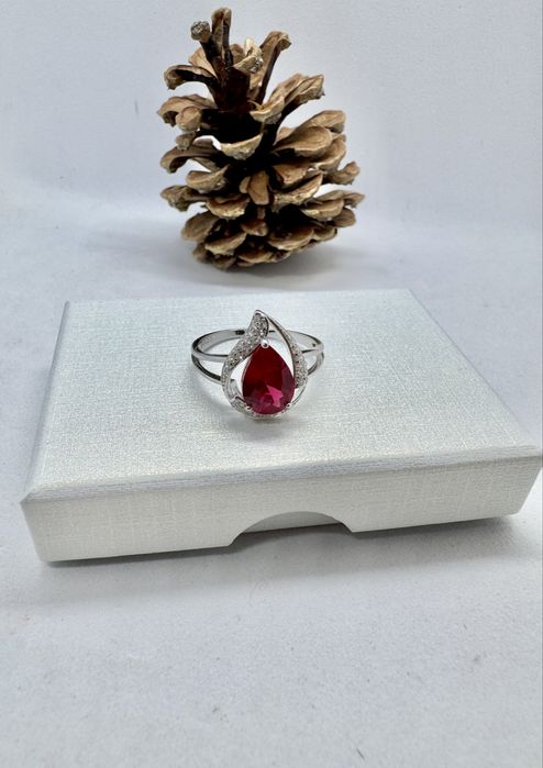 Сребърен пръстен със синтетичен рубин