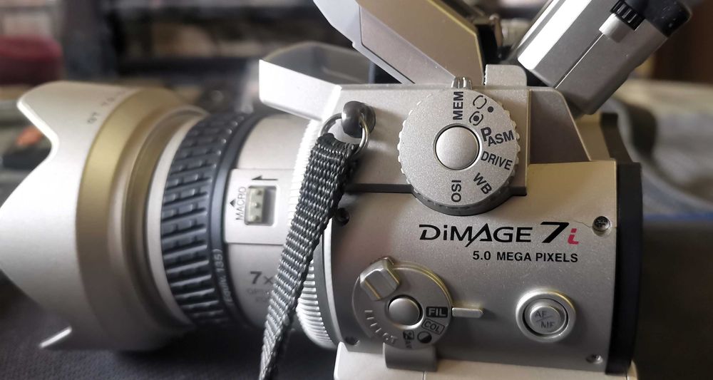 Minolta Konica DiMAGE 7i 5MP Digital Camera + Оригинална чанта