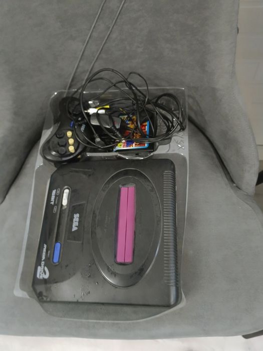 Продам игровую приставку SEGA