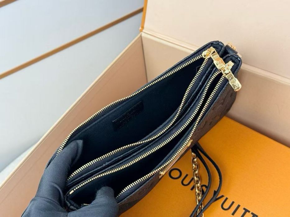 Сумка Liv Pochette Louis Vuitton LV