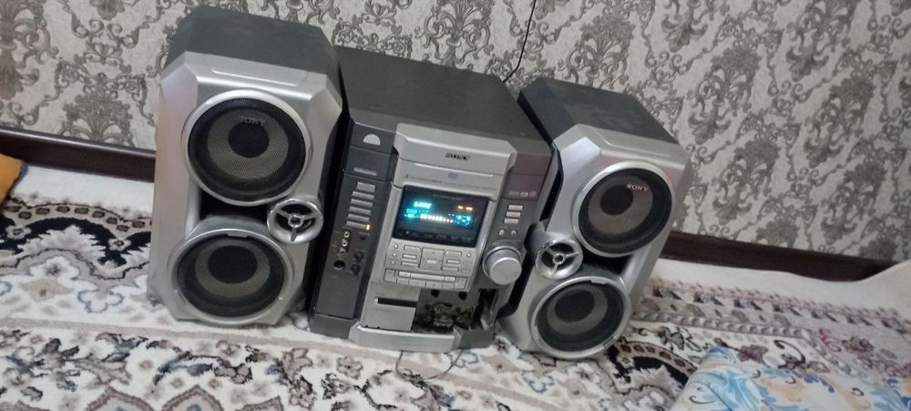 Срочно продаётся музыкальный центр