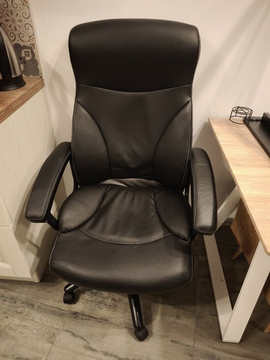 Офис стол TAMDRUP мемори пяна черна изкуствена кожа