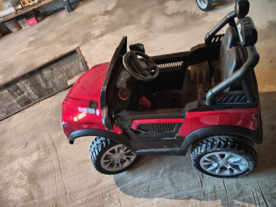 Прдам машинку 3-7 лет TOYOTA