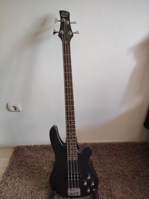 Басов усилвател Laney RB1 Richter 1 и бас китара J&D ,(Jack & Danny)5 W