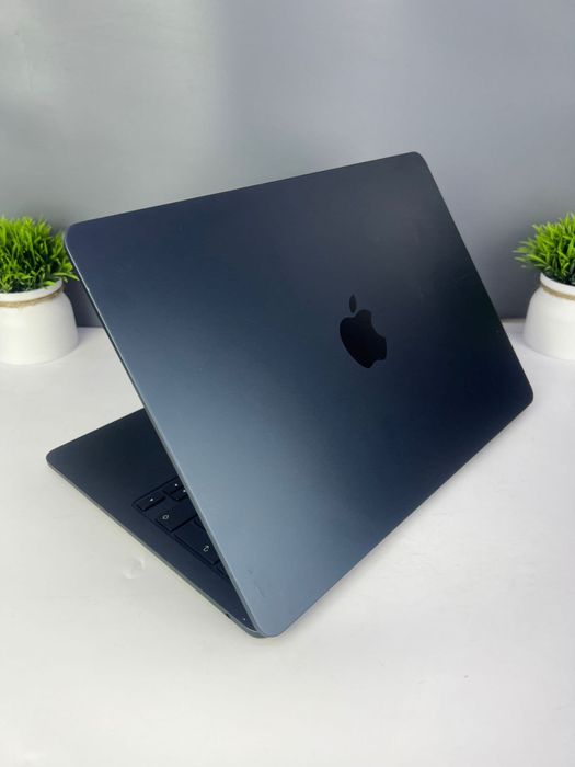 Apple Macbook M3 8/256
