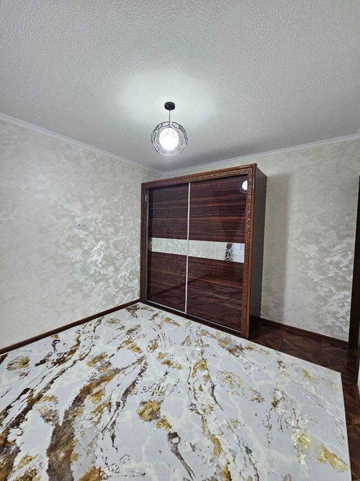 Продаётся 77-серия 2-комнатная квартира на 1-этаж 6-веранда ул.Мархабо