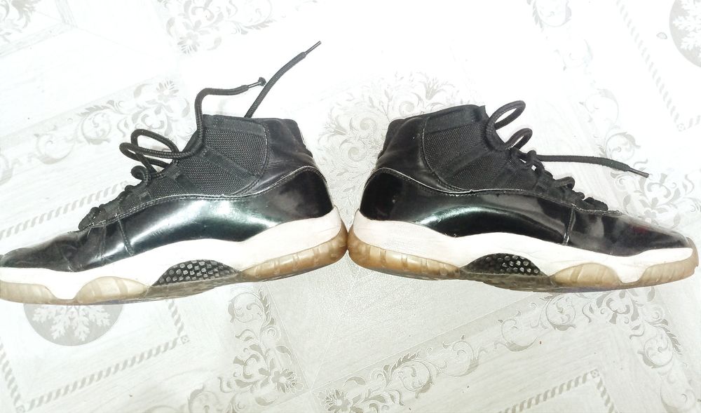 Air Jordan 11 "Space Jam"