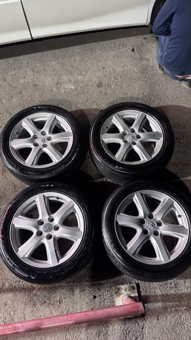 Диски Тойота  Лексу  р17  с шинами оргинал