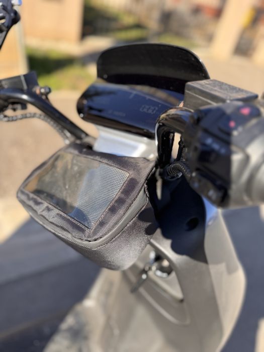 Geanta ghidon scuter / motocicleta cu suport telefon touchscreen GPS