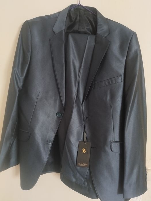 Продам костюм новый .