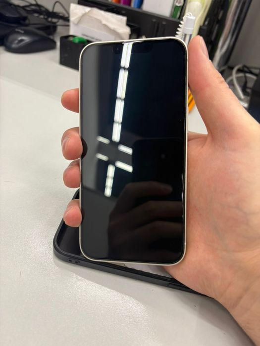 Продам iPhone 13 в идеальном состоянии