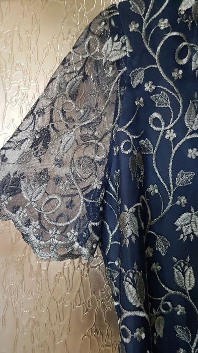 Дамска блуза от бродирана с ламе дантела