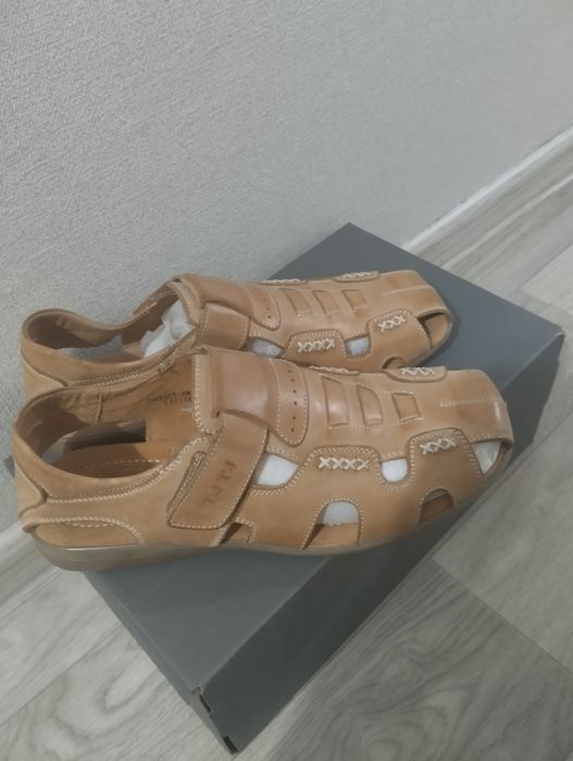 Продам мужские сандалии