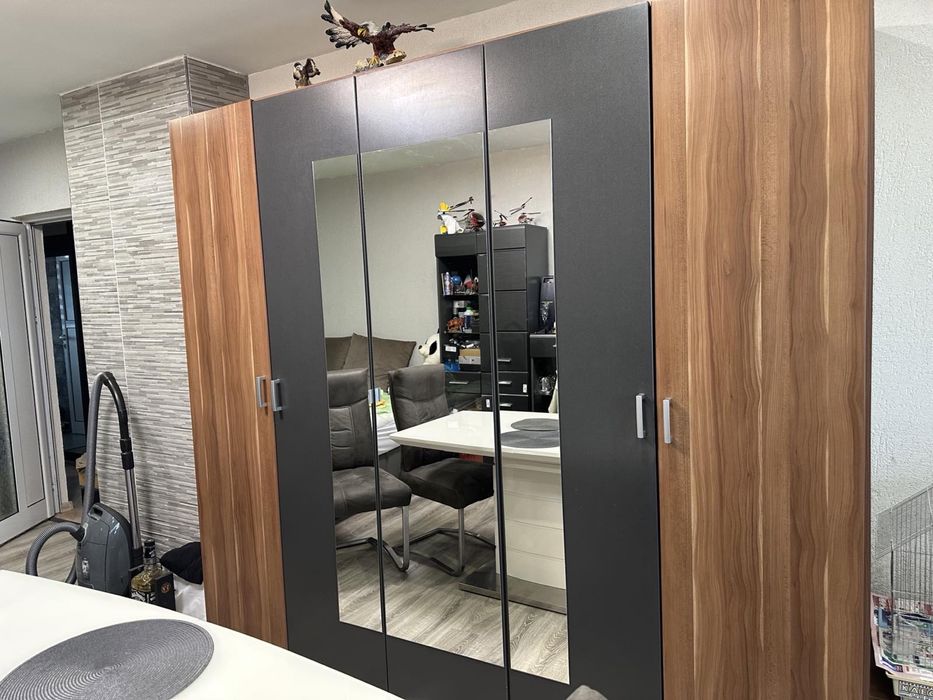 Продавам гардероб