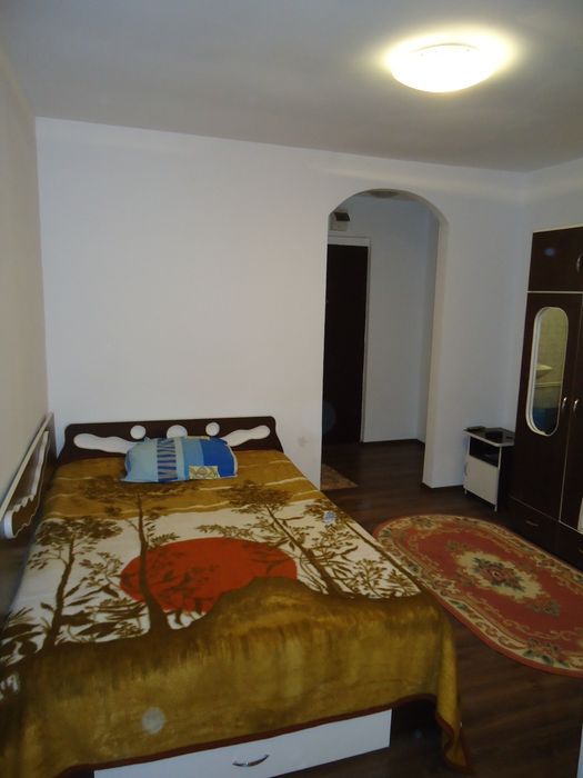 Închiriez garsoniera