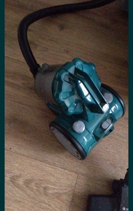 Продам пылесос vitek 8137. Без отправки.