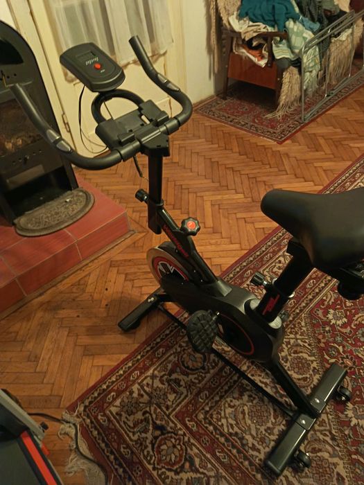 Elado egy futo bicikli