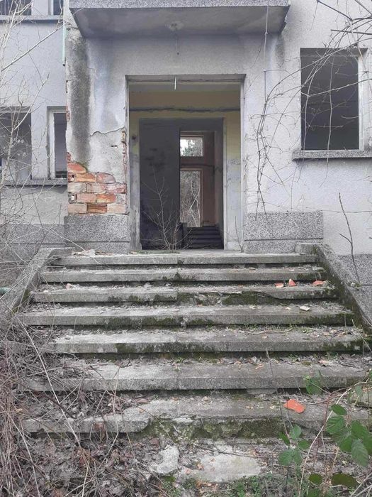 Сграда/ бивша детска градина !