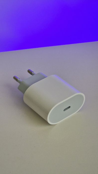 Бързо зарядно 20W USB-C PD Travel Adapter - чисто ново
