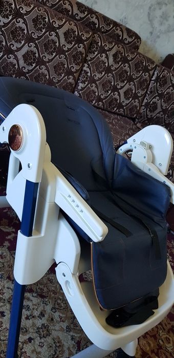 Детский стол для кормления.