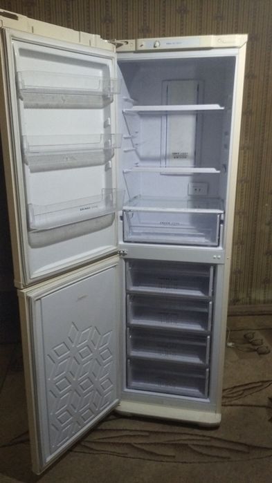Продам двух камерный холодильник Бирюса