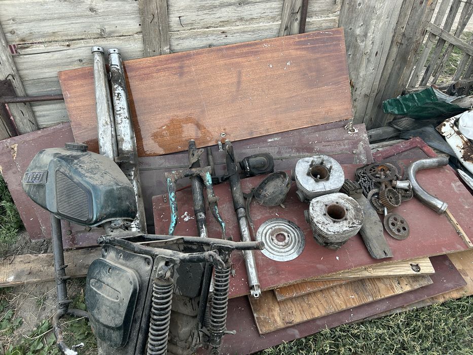 Продам запчасти на мотоцикл.