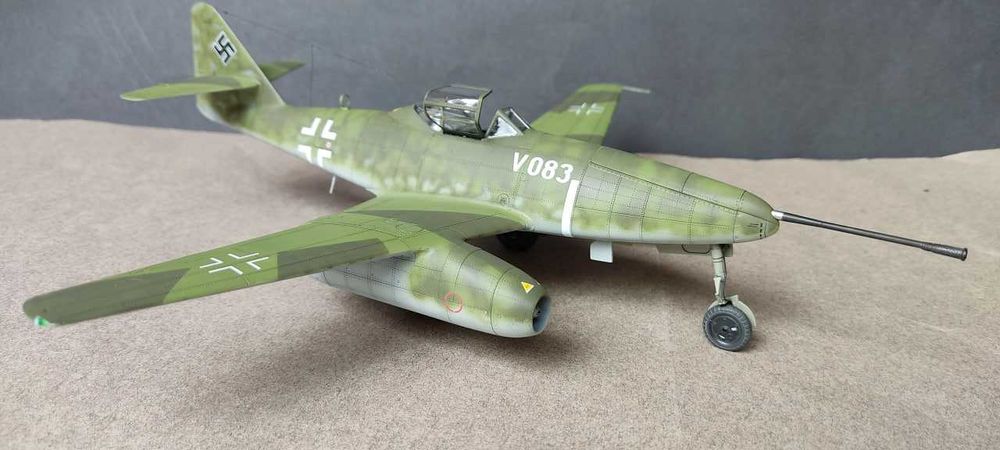 Сборная модель самолета Мессершмитт Me.262 A-1a (1/48, HobbyBoss)