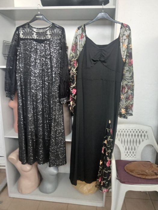 Vănd două rochii de ocazie .Marime 48-50. Rochiile sunt noi .