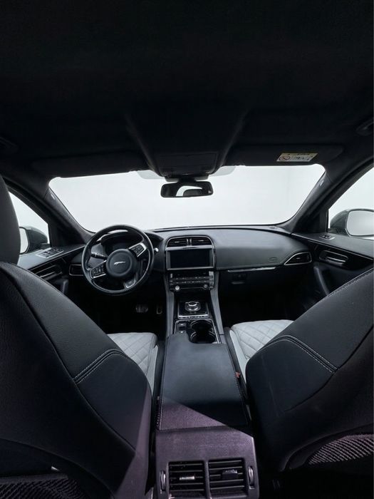 Jaguar F-Pace 3.0 diesel /4x4/300 cp