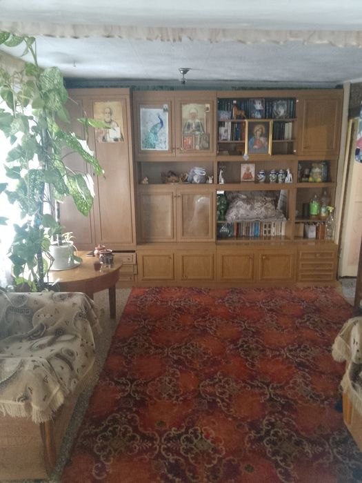 Продам    полдома  .