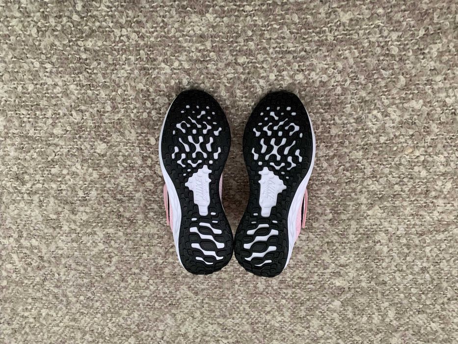 Нови маратонки за момиче Nike Revolution 6 - номер 33.5, стелка: 22 см