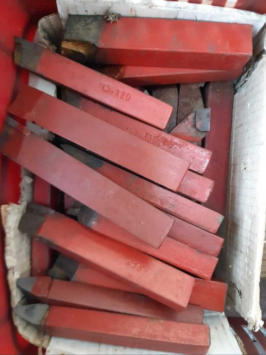 Стругарски ножове от 16 до 32