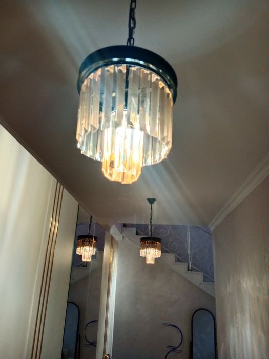 Продам люстры в отличном состояние