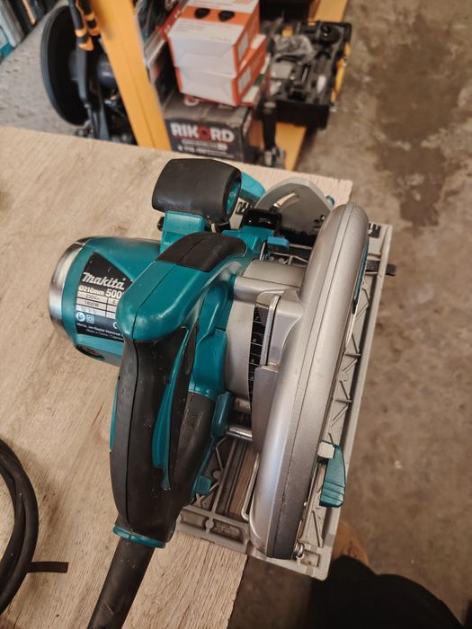 Макита Церкулярка 5008MG