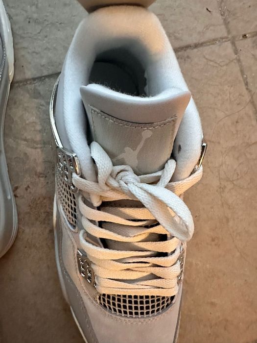 Jordan 4 Frozen Moments