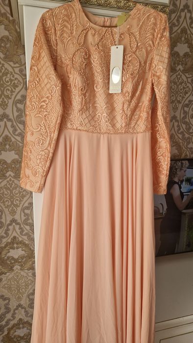 Платья вечерние новые