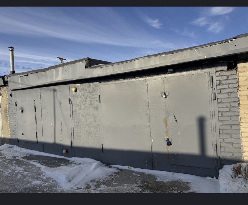 Сдам в аренду 2 гаража возле плазы