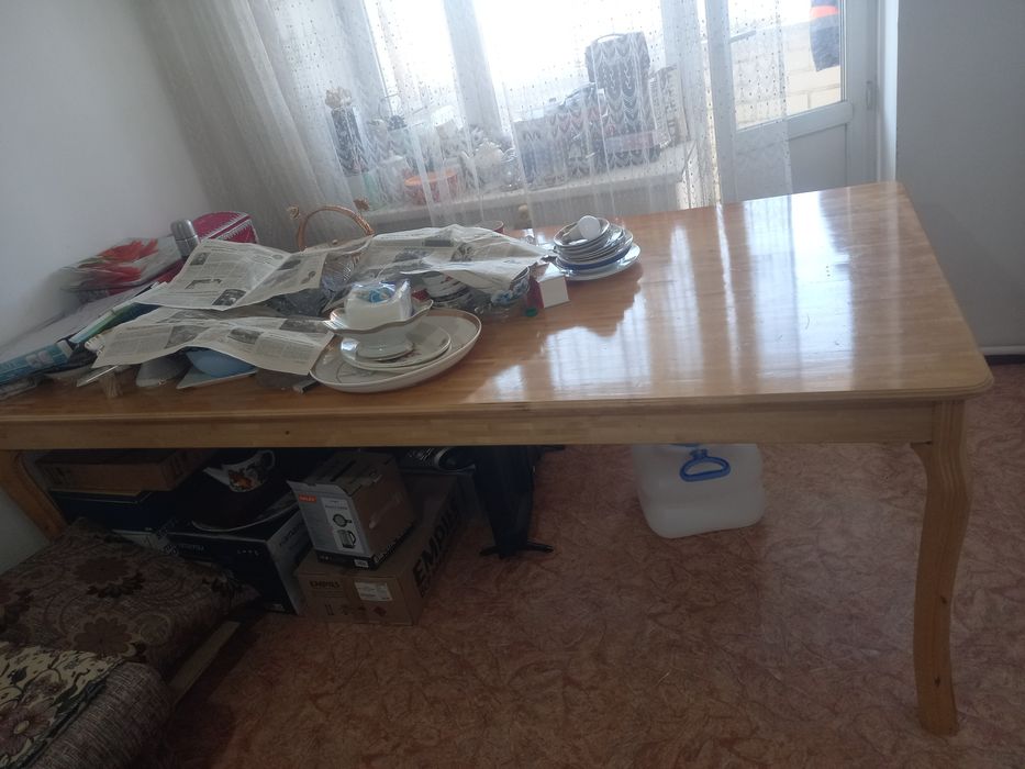 Стол высокий, большой