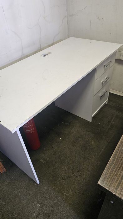 Офисные шкафы, столы, тумбочки