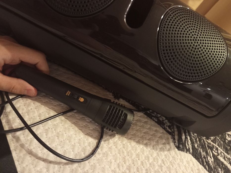 Колонка блютуз с микрофоном + uzb