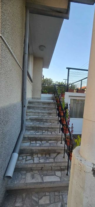 Продава се къща-близнак в Равда