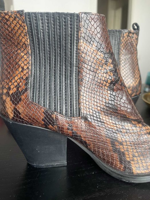 Botine tip cowboy de piele sarpe made in Italy