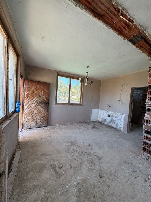 Масивна Къща до гр Ямбол