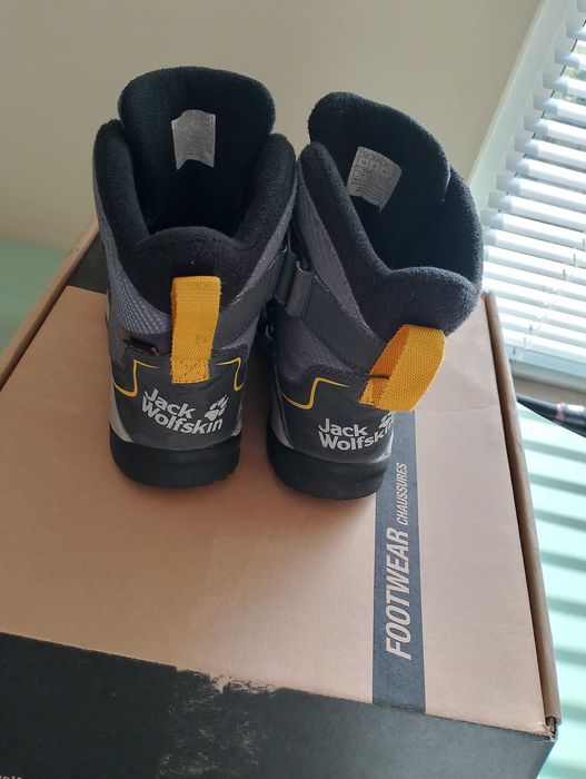 Детски маратонки апрески и сандали