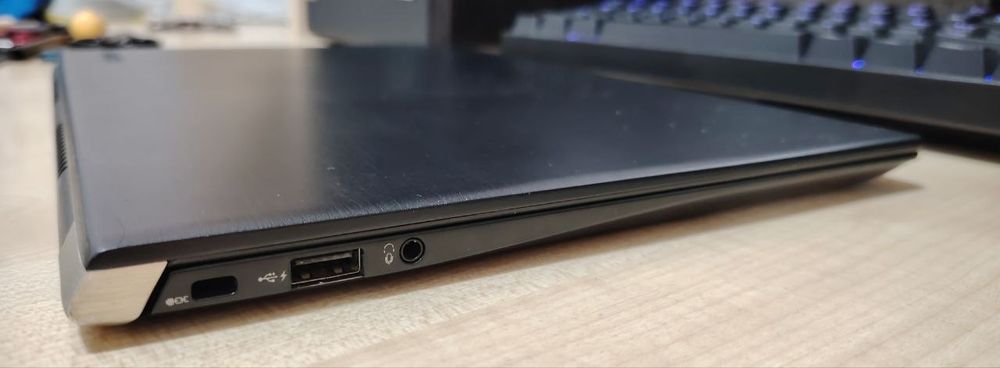 TOSHIBA Portege X30-D 13,3" HD/ CORE i7-7600U / 16GB DDR4 / 256GB NVMe